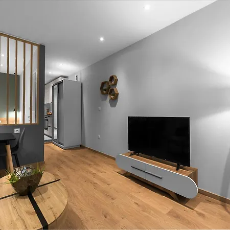 Apartman Big Apple And Apartments, Nilie Hospitality Mgmt *