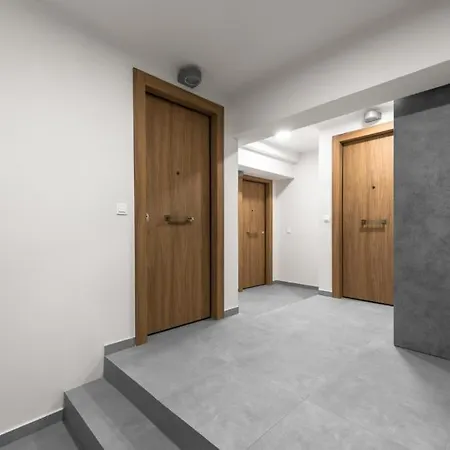 Big Apple And Apartments, Nilie Hospitality Mgmt